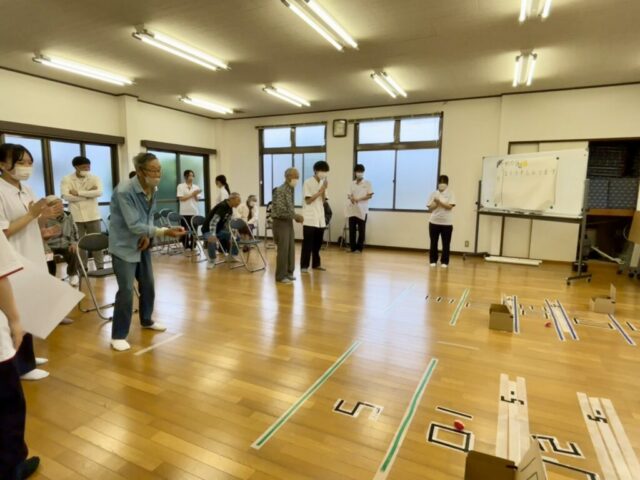 本学学生が「高齢者いきいきサロン活動」を実施しました。
